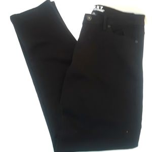NWT DKNY AVENUE B SLIM STRAIGHT JEANS